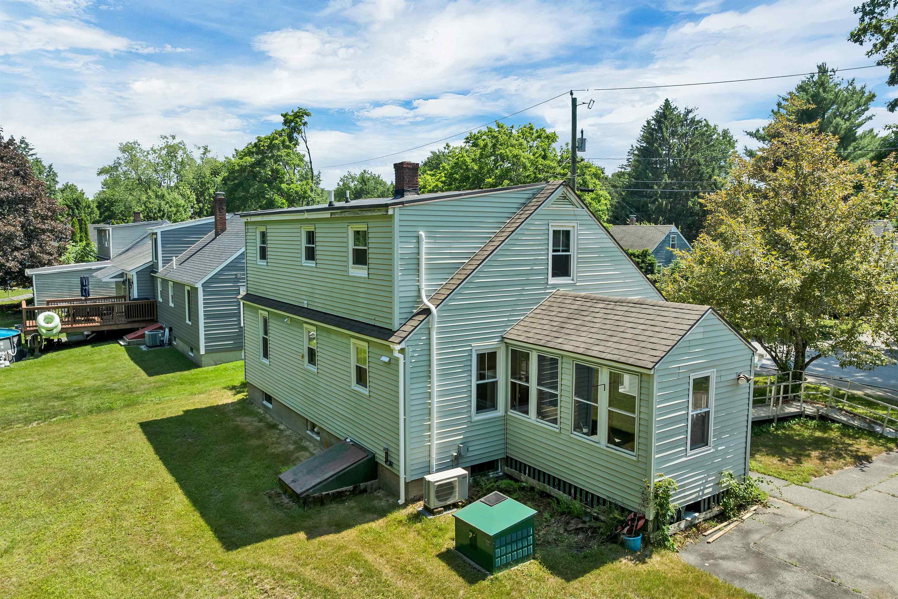 20 Maplecrest Street