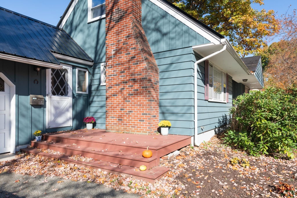 Photo of 1 Langdon Park Road, Plymouth, NH 03264 (MLS # 5106966)