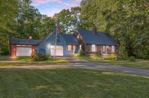Photo of 8 Juniper Road, Derry, NH 03038 (MLS # 5110663)