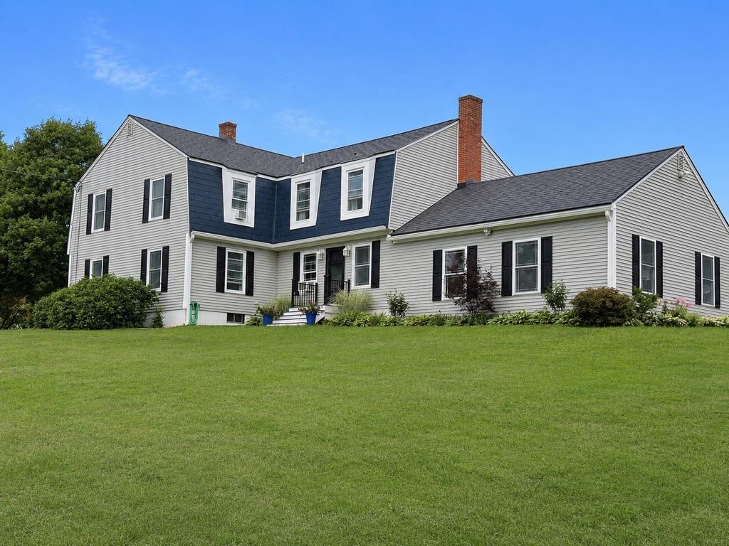 Photo of 15 Vici Drive, Auburn, NH 03032 (MLS # 5103839)