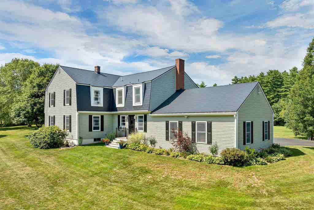 Photo of 15 Vici Drive, Auburn, NH 03032 (MLS # 5103839)