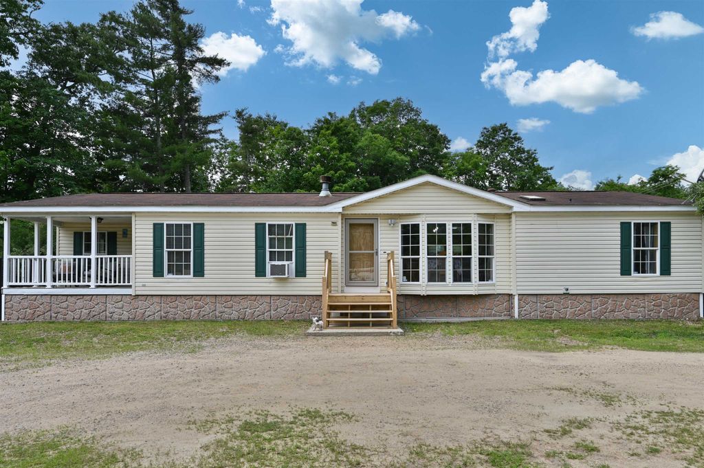 Photo of 124 Chester Road, Raymond, NH 03077 (MLS # 5094712)