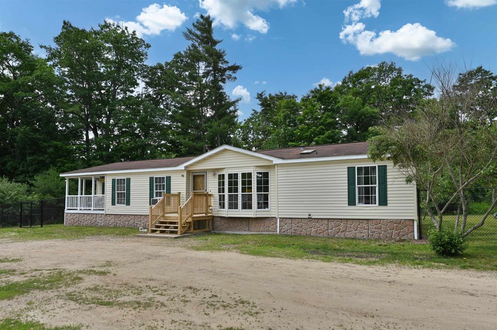 Photo of 124 Chester Road, Raymond, NH 03077 (MLS # 5094712)