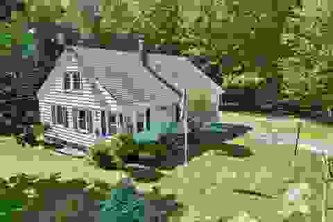 Photo of 44 Waumbeck Road, Wolfeboro, NH 03894 (MLS # 5106363)