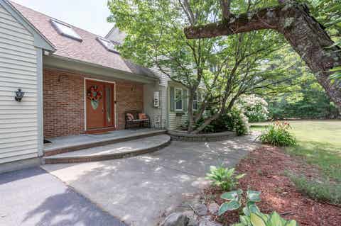 Photo of 8 Sullivan Road, Hudson, NH 03051 (MLS # 5101317)