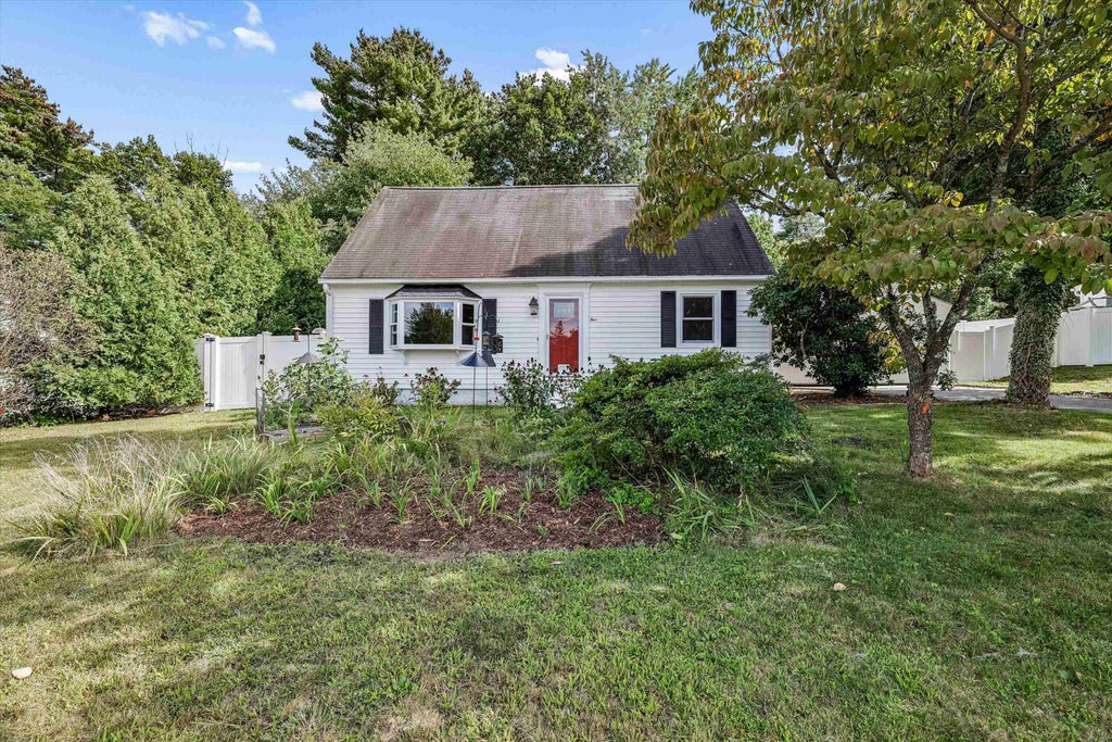 Photo of 4 Cheyenne Drive, Nashua, NH 03063 (MLS # 5109528)