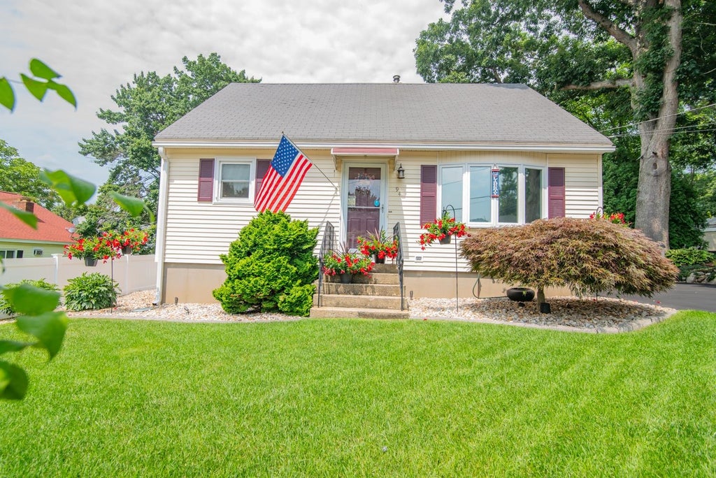 Photo of 94 Blackstone Street, Manchester, NH 03103 (MLS # 5104552)