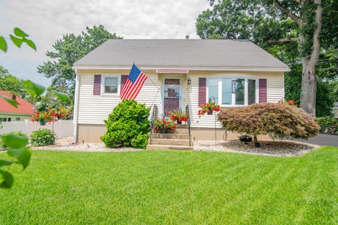 Photo of 94 Blackstone Street, Manchester, NH 03103 (MLS # 5104552)