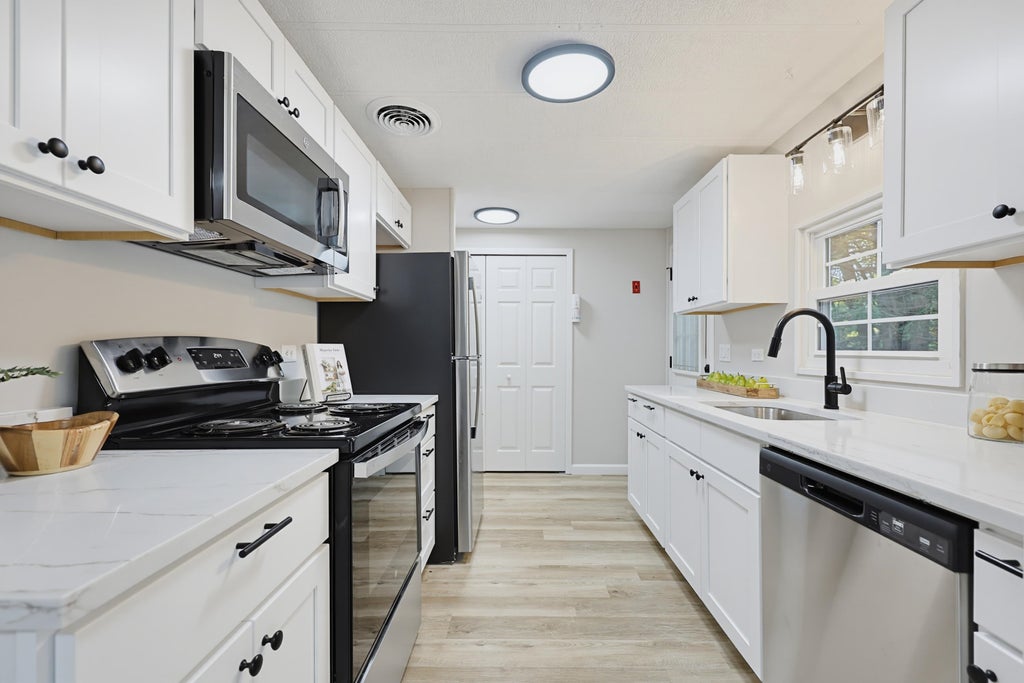 Photo of 2 Pleasant Valley Road, Dover, NH 03820 (MLS # 5112880)