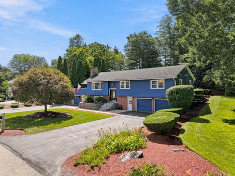 Photo of 12 Deerhaven Drive, Nashua, NH 03064 (MLS # 5101610)