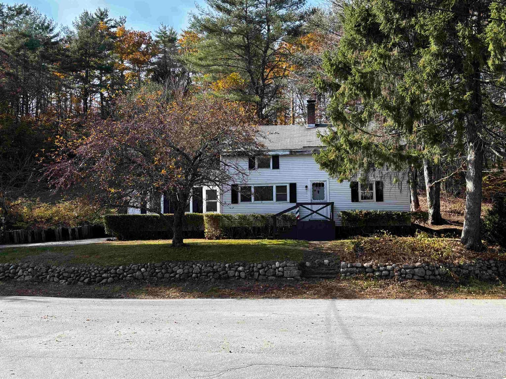 Photo of 976 Old Westport Road, Winchester, NH 03470 (MLS # 5115622)