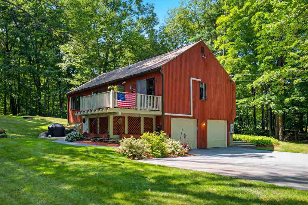 Photo of 17 Redfield Circle, Derry, NH 03038 (MLS # 5102224)