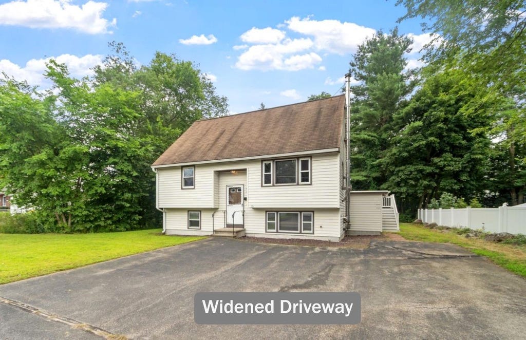 Photo of 36 E Dunstable Road, Nashua, NH 03060 (MLS # 5104191)