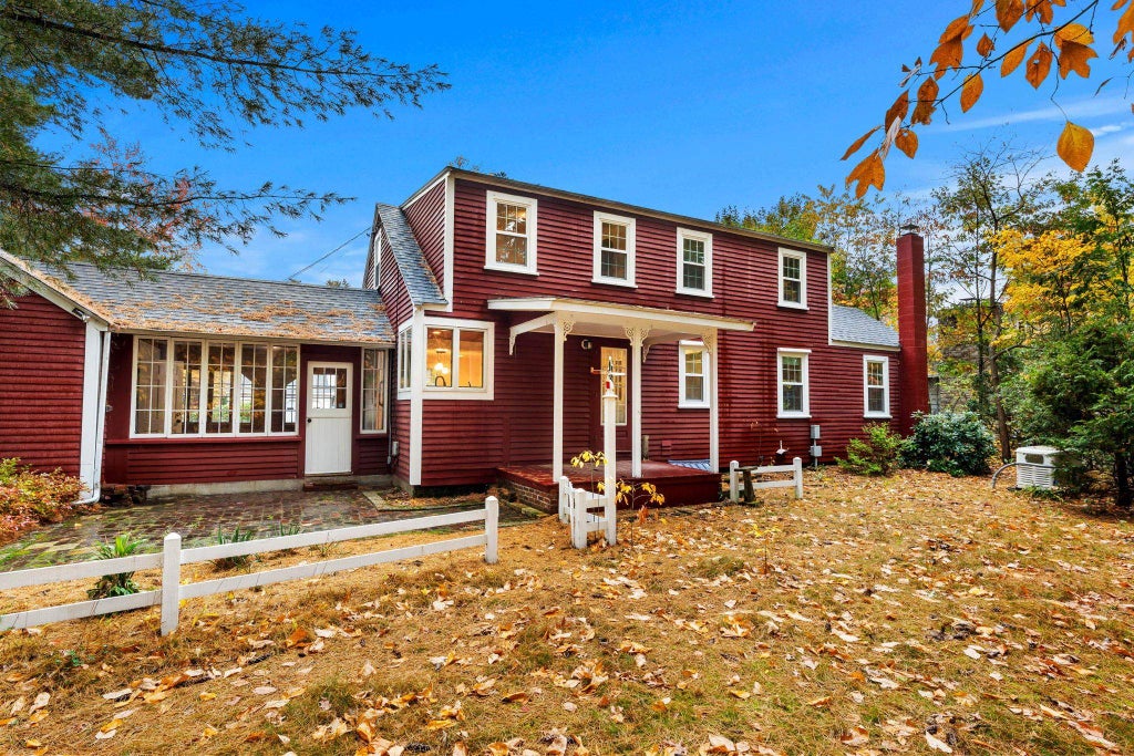 Photo of 135 Walnut Hill Avenue, Manchester, NH 03104 (MLS # 5114906)