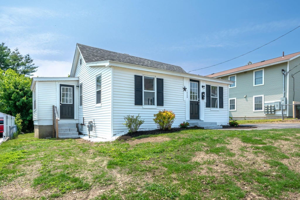 Photo of 1043 Somerville Street, Manchester, NH 03103 (MLS # 5107026)