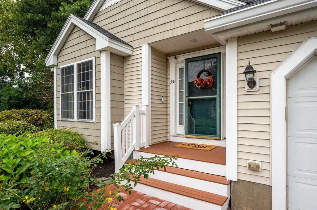 Photo of 34 Dovetail Lane, Dover, NH 03820 (MLS # 5109206)