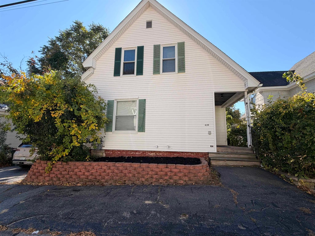 Photo of 439 Laurel Street, Manchester, NH 03103 (MLS # 5113276)