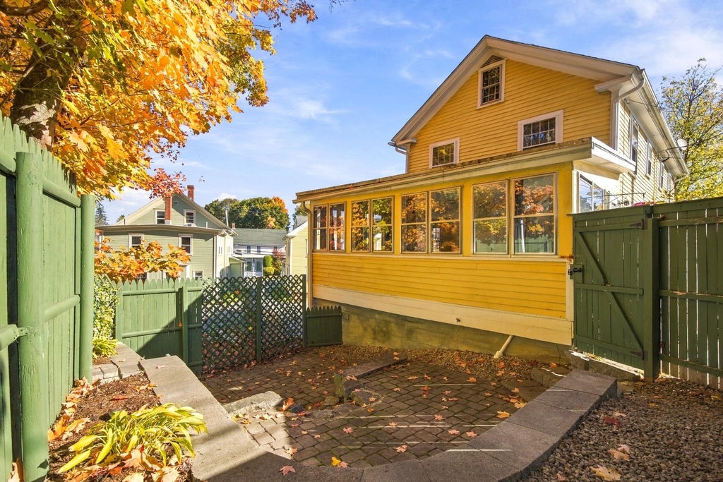 Photo of 19 LINCOLN Street, Dover, NH 03820 (MLS # 5115350)