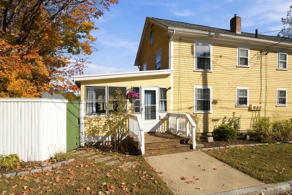 Photo of 19 LINCOLN Street, Dover, NH 03820 (MLS # 5115350)