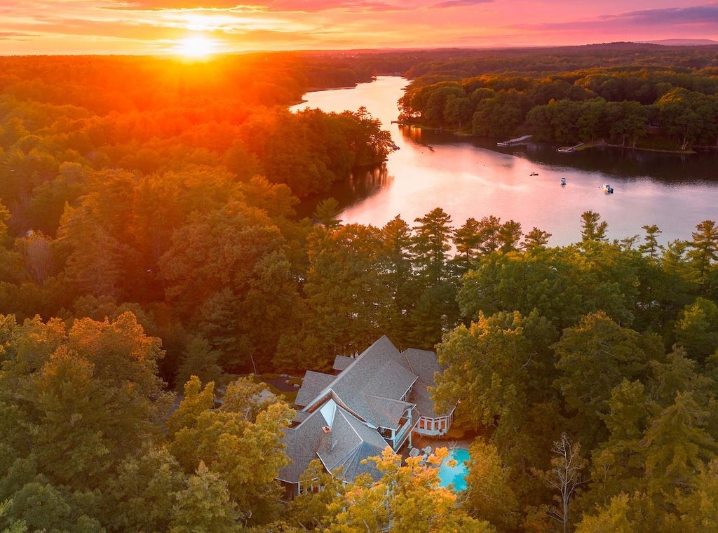 Photo of 26 Deer Meadow Road, Durham, NH 03824 (MLS # 5115773)