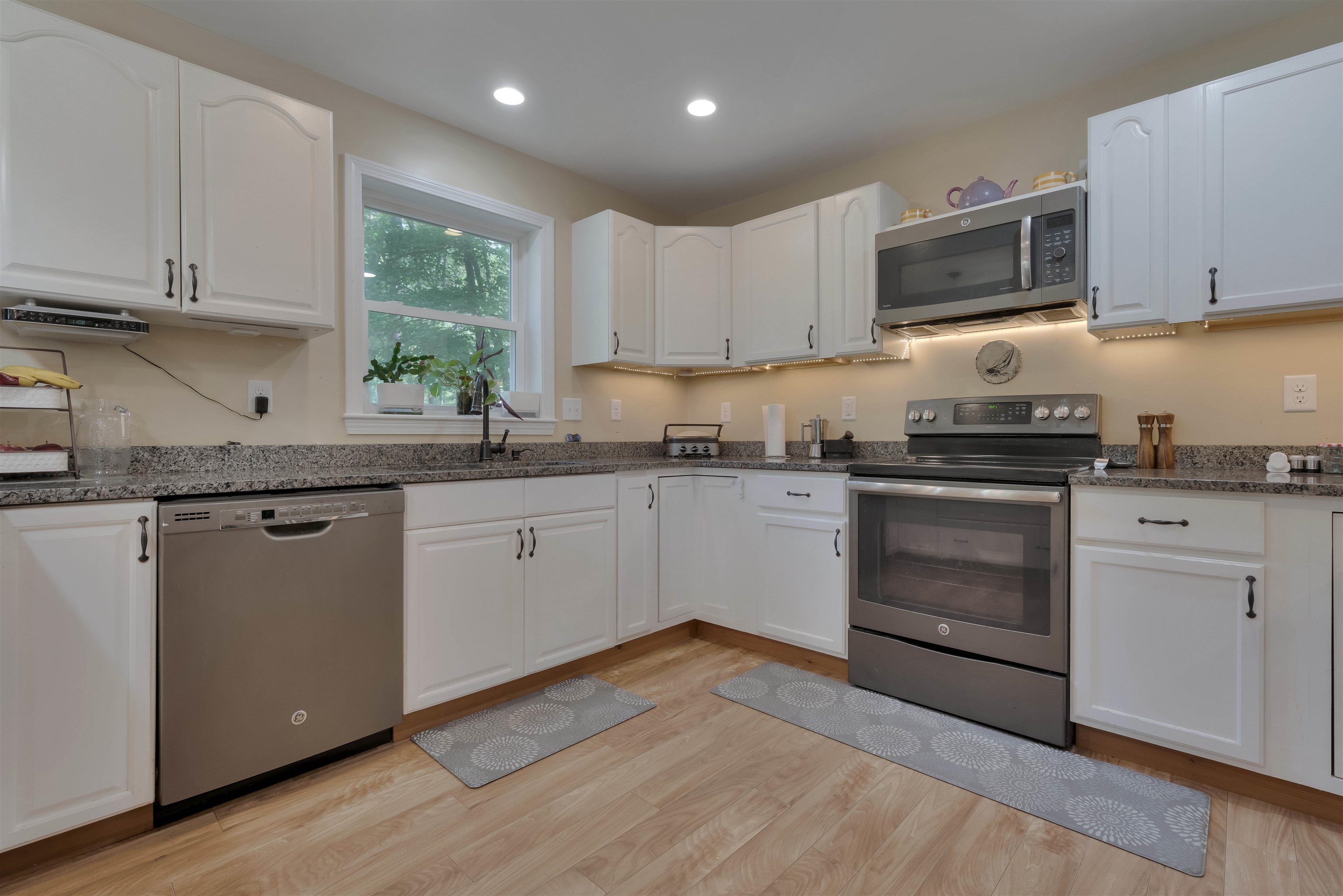 77 Barker's Pond Road