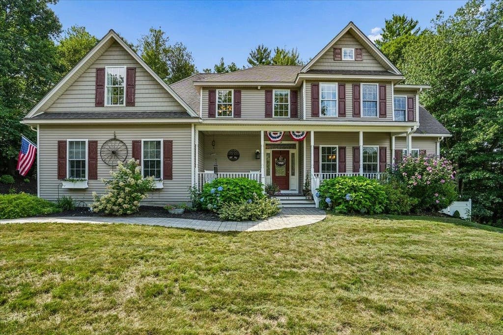 Photo of 13 Post Road, Hooksett, NH 03106 (MLS # 5103933)