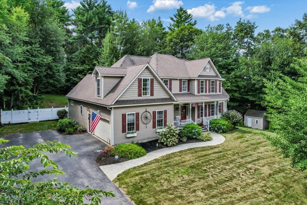 Photo of 13 Post Road, Hooksett, NH 03106 (MLS # 5103933)
