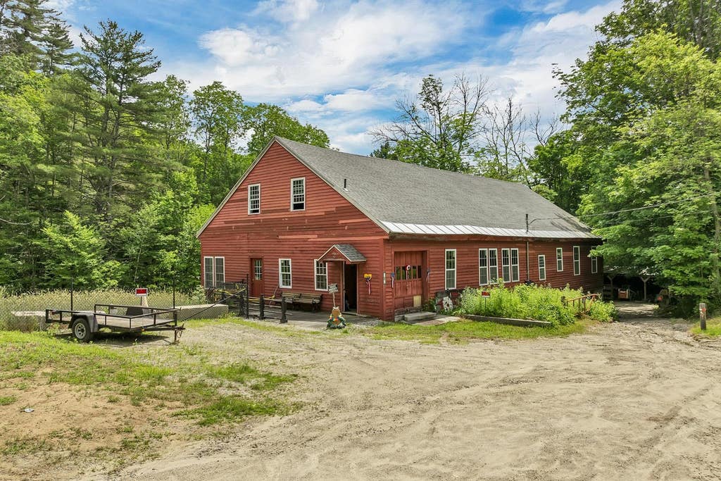 Photo of 106 Water Street, Rumney, NH 03266 (MLS # 5093074)