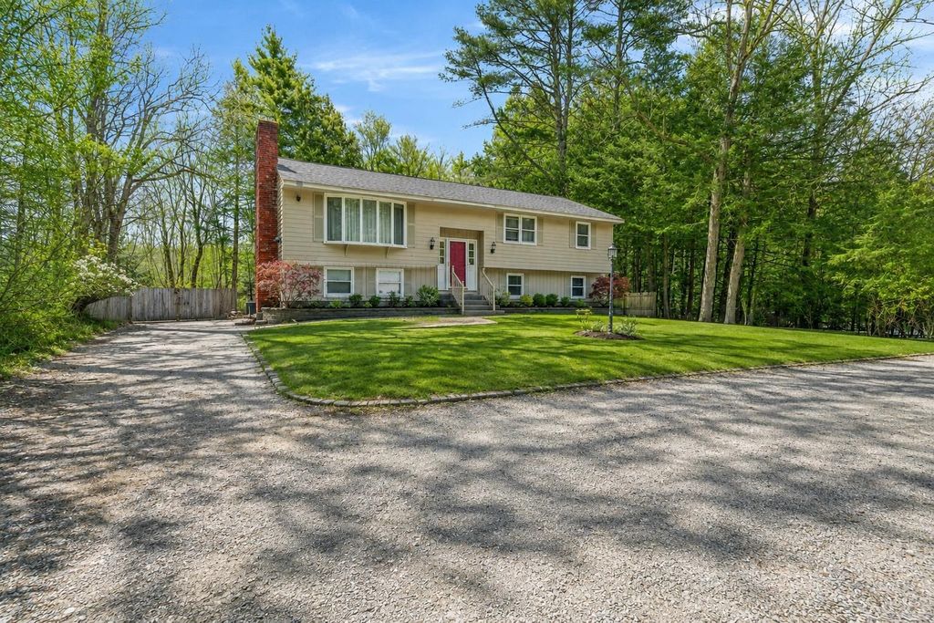 Photo of 28 Spring Road, Amherst, NH 03031 (MLS # 5080080)
