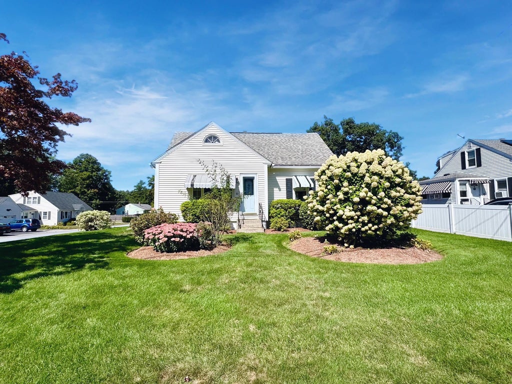Photo of 11 Victor Avenue, Nashua, NH 03060 (MLS # 5110128)