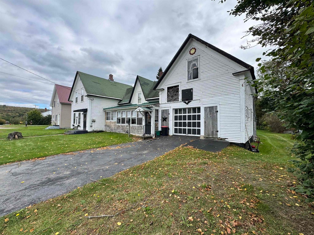 Photo of 9 West Street, Northumberland, NH 03582 (MLS # 5110152)
