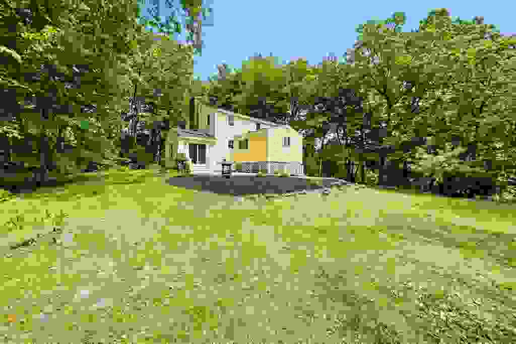 Photo of 27 Gilcreast Road, Londonderry, NH 03053 (MLS # 5082916)