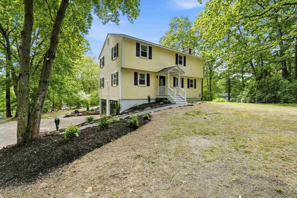 Photo of 27 Gilcreast Road, Londonderry, NH 03053 (MLS # 5082916)