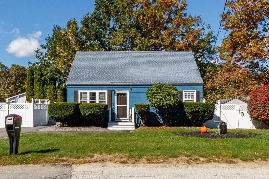 Photo of 4 Blackstone Street, Hudson, NH 03051 (MLS # 5113259)