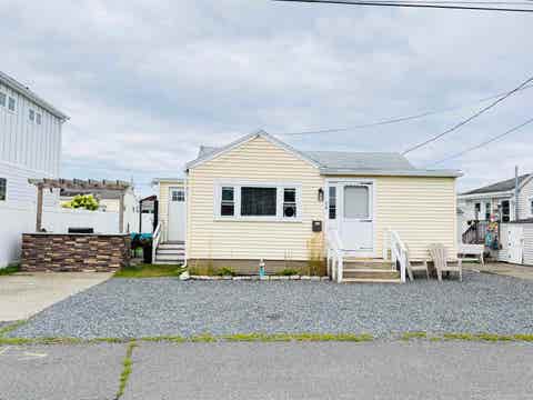 Photo of 24 Wall Street, Hampton, NH 03842 (MLS # 5106222)