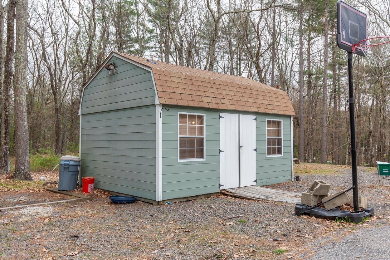 37 Standish Way