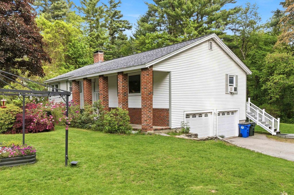 Photo of 16 Glenwood Drive, Goffstown, NH 03045 (MLS # 5091168)
