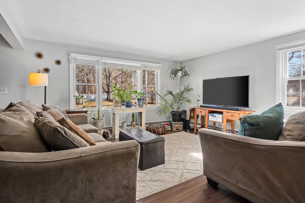Photo of 6 Messer Avenue, Salem, NH 03079 (MLS # 5094859)