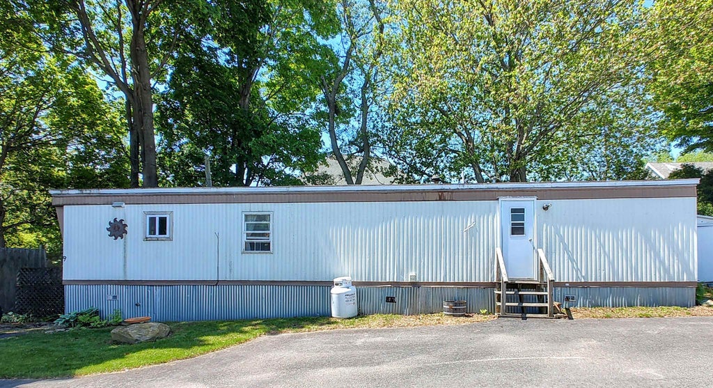 Photo of 1338 Woodbury Avenue #9, Portsmouth, NH 03801 (MLS # 5091002)