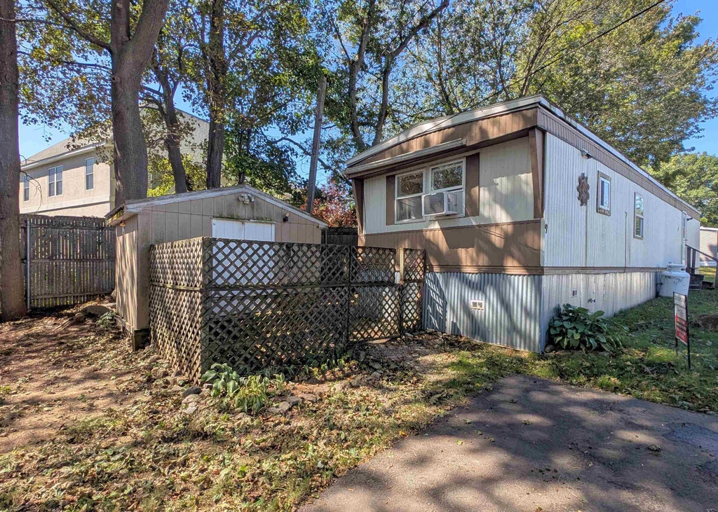 Photo of 1338 Woodbury Avenue #9, Portsmouth, NH 03801 (MLS # 5091002)