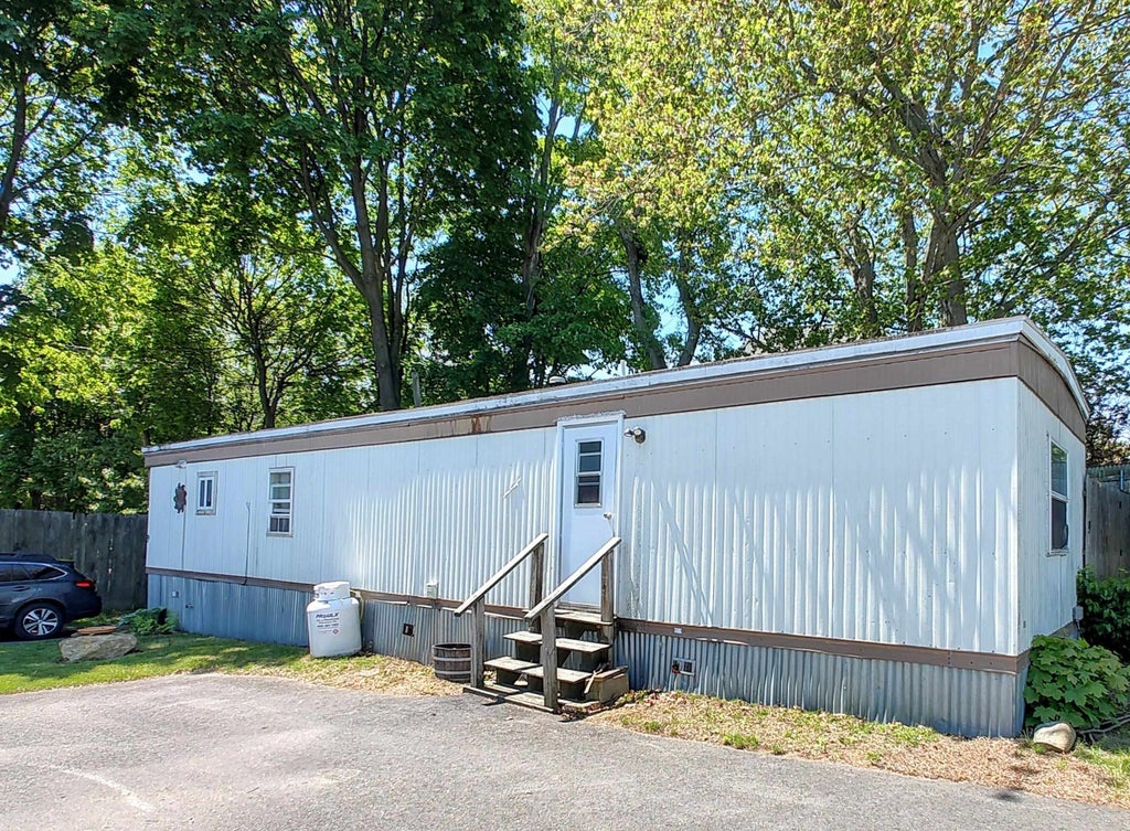 Photo of 1338 Woodbury Avenue #9, Portsmouth, NH 03801 (MLS # 5091002)