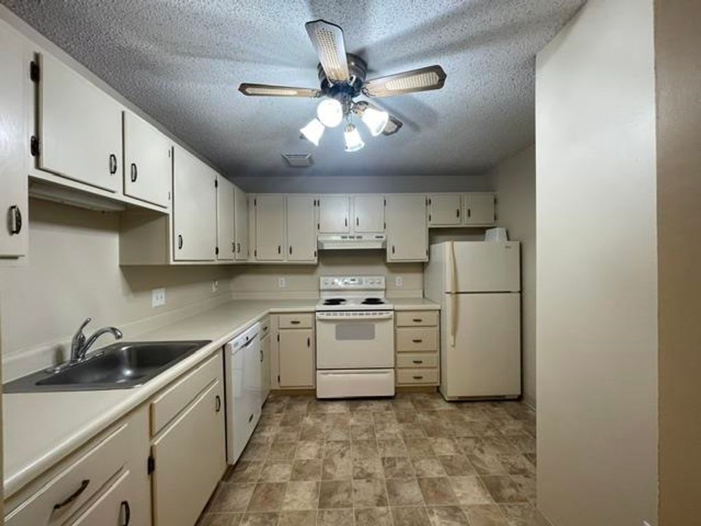 Photo of 8 Northbrook Drive #807, Manchester, NH 03102 (MLS # 5099450)