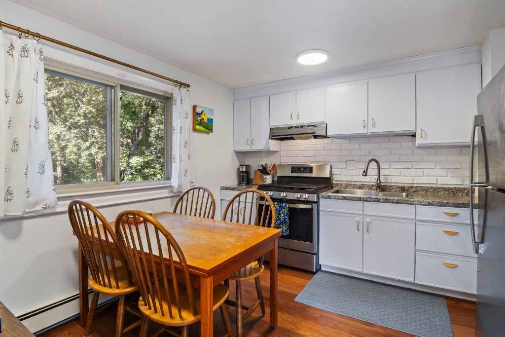 Photo of 2 Hemlock Circle, Dover, NH 03820 (MLS # 5109018)