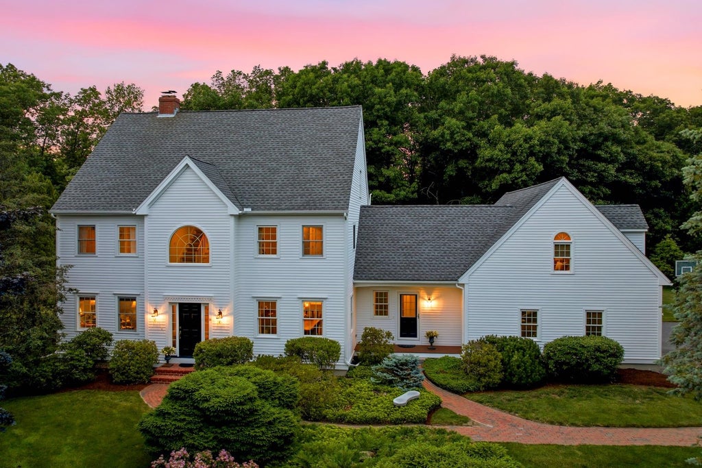 Photo of 4 Berry Hill Road, Stratham, NH 03885 (MLS # 5111311)