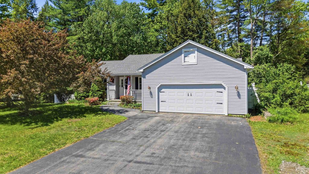 Photo of 2 Ben Circle, Goffstown, NH 03045 (MLS # 5091369)