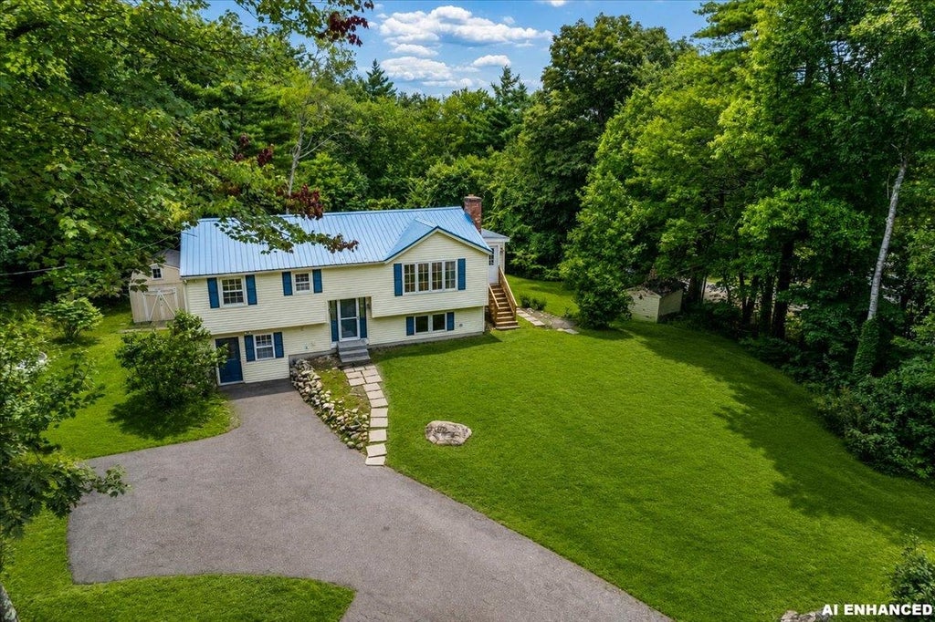 Photo of 207 High Range Road, Londonderry, NH 03053 (MLS # 5104873)