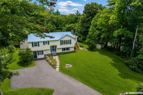 Photo of 207 High Range Road, Londonderry, NH 03053 (MLS # 5104873)