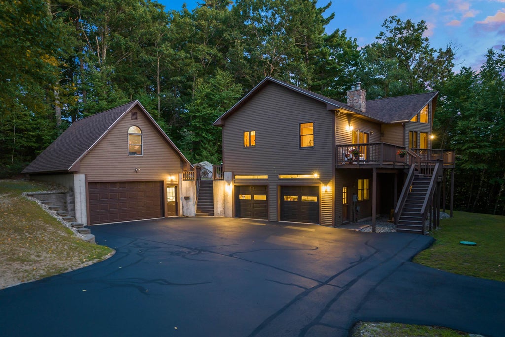 Photo of 106 Lakewood Drive, Alton, NH 03810 (MLS # 5107665)