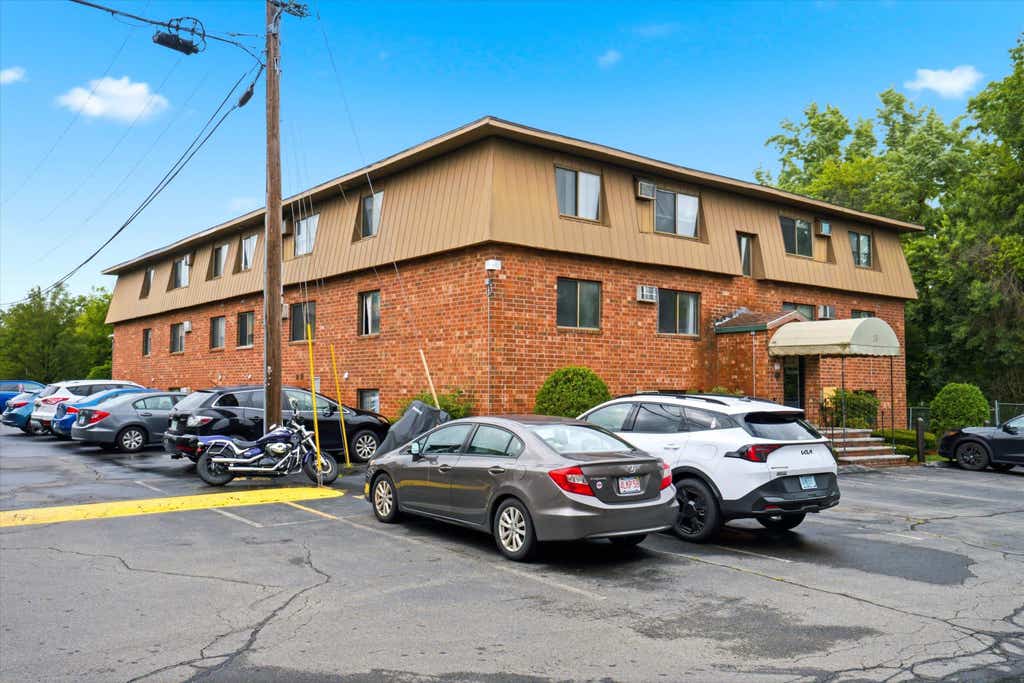 Photo of 75 Log Street #1A, Manchester, NH 03102 (MLS # 5104444)