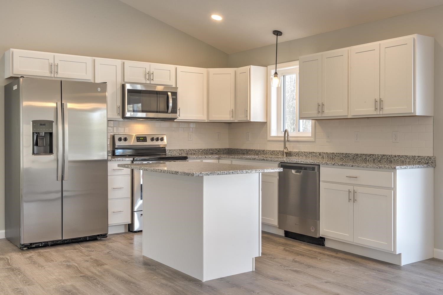 6 Asheley Avenue 28